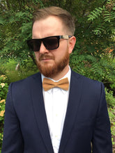 Load image into Gallery viewer, Bow tie - Cork
